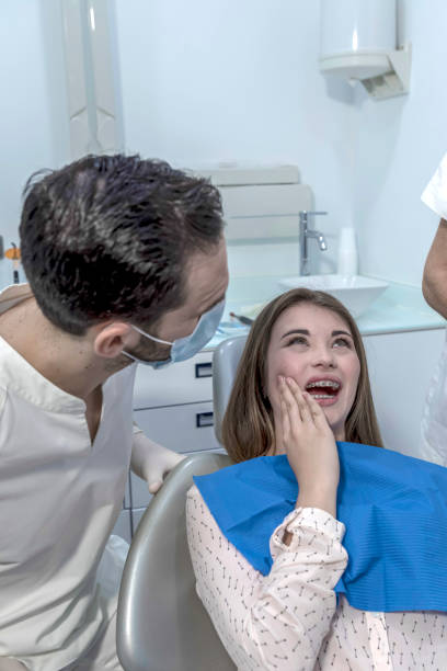 Best Emergency Tooth Extraction in Arbury Hls, IL